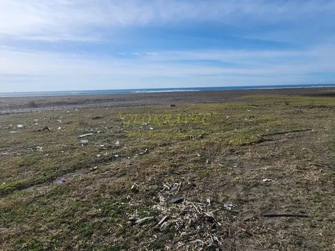 Земельный участок на берегу моря.
