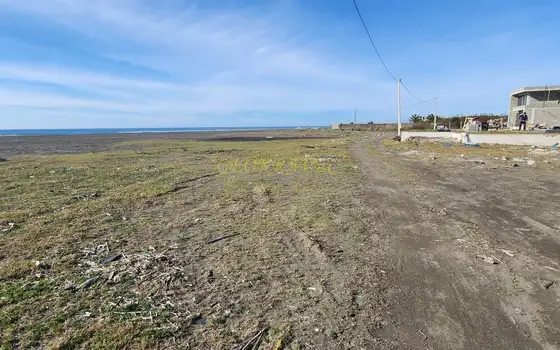 Земельный участок на берегу моря.