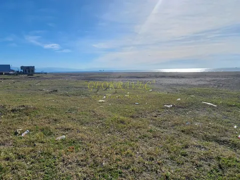 Земельный участок на берегу моря.