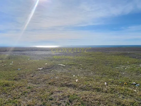 Земельный участок на берегу моря.