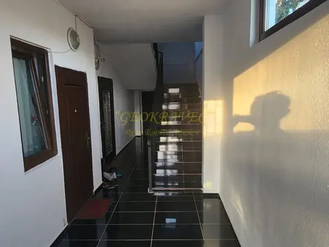 Продаются две квартиры.