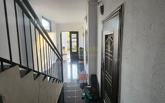Продаются две квартиры.