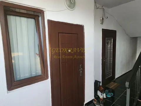 Продаются две квартиры.