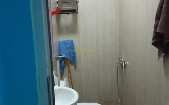Продаются две квартиры.