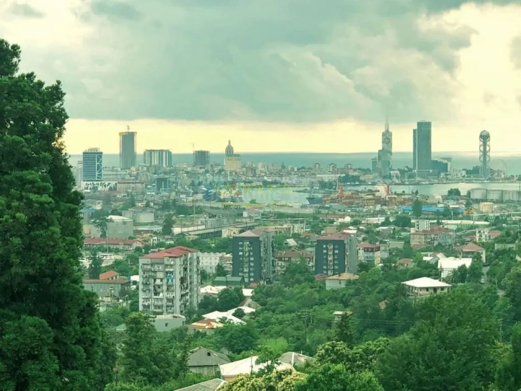 Участок с красивой панорамой.