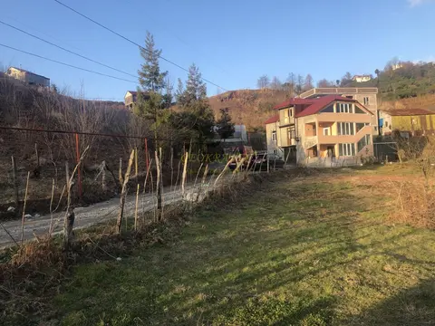 Продается земельный участок с видом на горы в тихом районе в Чакви. Грузия.