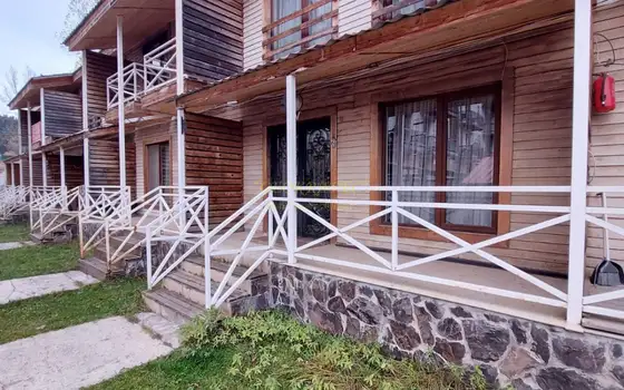 Продается коттедж в жилом комплексе в Бакуриани. - სურათი 1