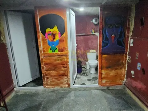 Продается коммерческое помещение в центре города.