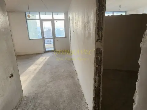 Трехкомнатная квартира с видом на море и горы.