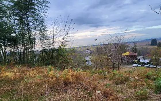 Продается инвестиционный земельный участок с видом на море и горы.