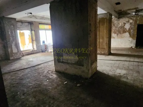 Сдается коммерческое помещение в центре города.
