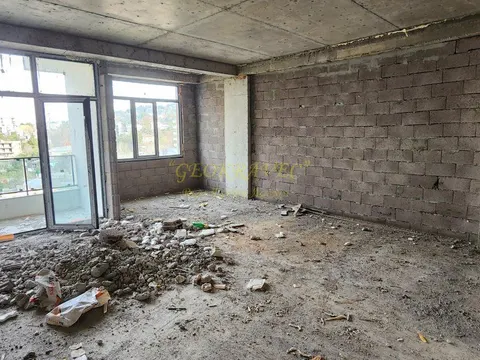 Продается квартира у моря в Махинджаури.