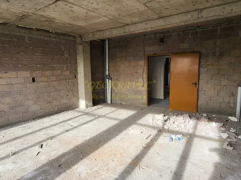 Продается квартира у моря в центре Махинджаури.