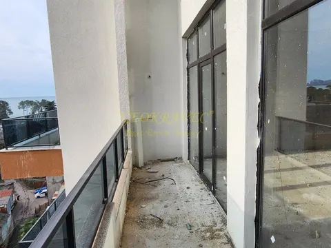Продается квартира у моря в центре Махинджаури.