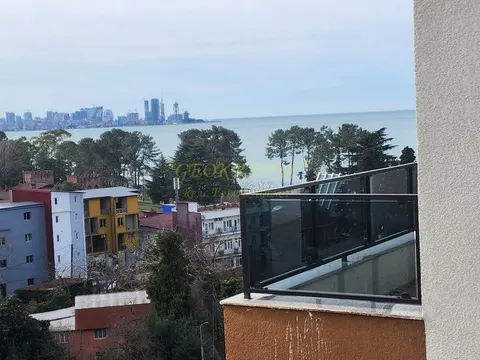 Продается квартира у моря в центре Махинджаури.