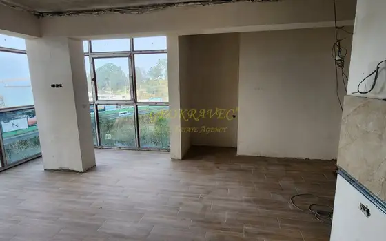 Отремонтированная квартира с панорамным видом на море.