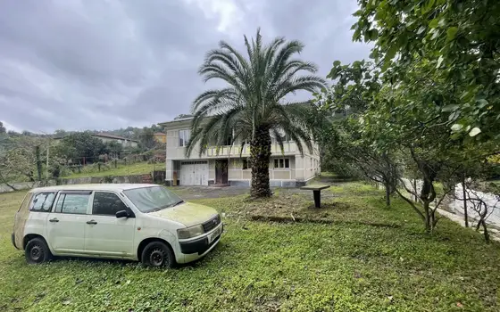 Продается частный дом на берегу реки в экологически чистом и тихом месте в 2 км от Батуми. - სურათი 1