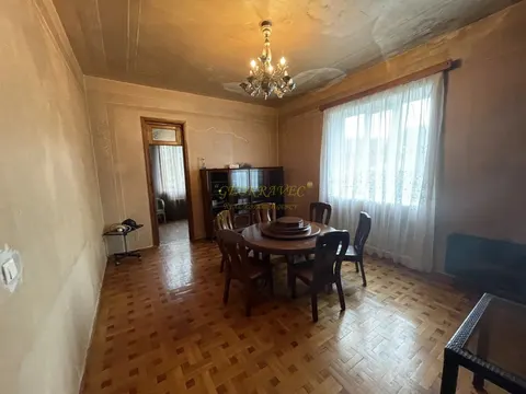Продается частный дом на берегу реки в экологически чистом и тихом месте в 2 км от Батуми.