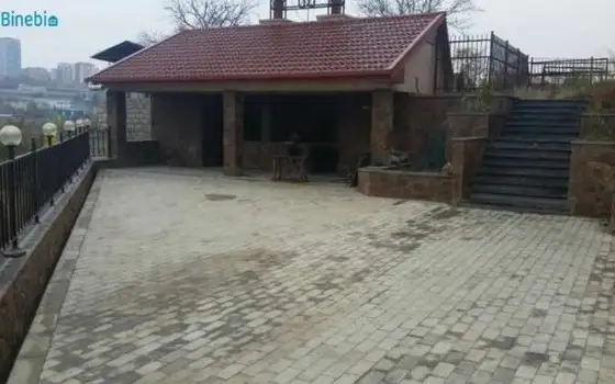 Продается коммерческая недвижимость в городе Тбилиси.