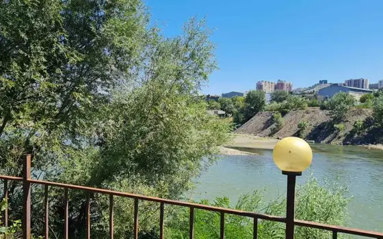 Продается коммерческая недвижимость в городе Тбилиси.