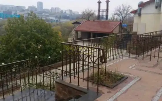 Продается коммерческая недвижимость в городе Тбилиси.