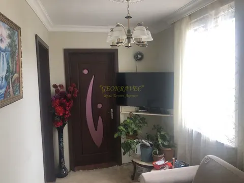 Продается частный дом 1,5 км-ах от города Кобулети в тихом и благоустроенном месте.