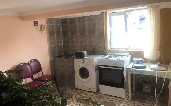 Продается частный дом 1,5 км-ах от города Кобулети в тихом и благоустроенном месте.