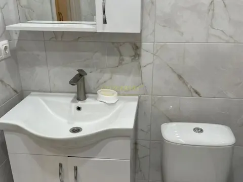 Продается однокомнатная квартира в 300 метрах от моря.